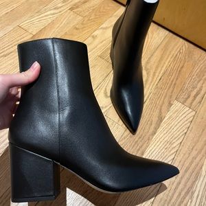 NWT Stuart Weitzman Avenue Booties